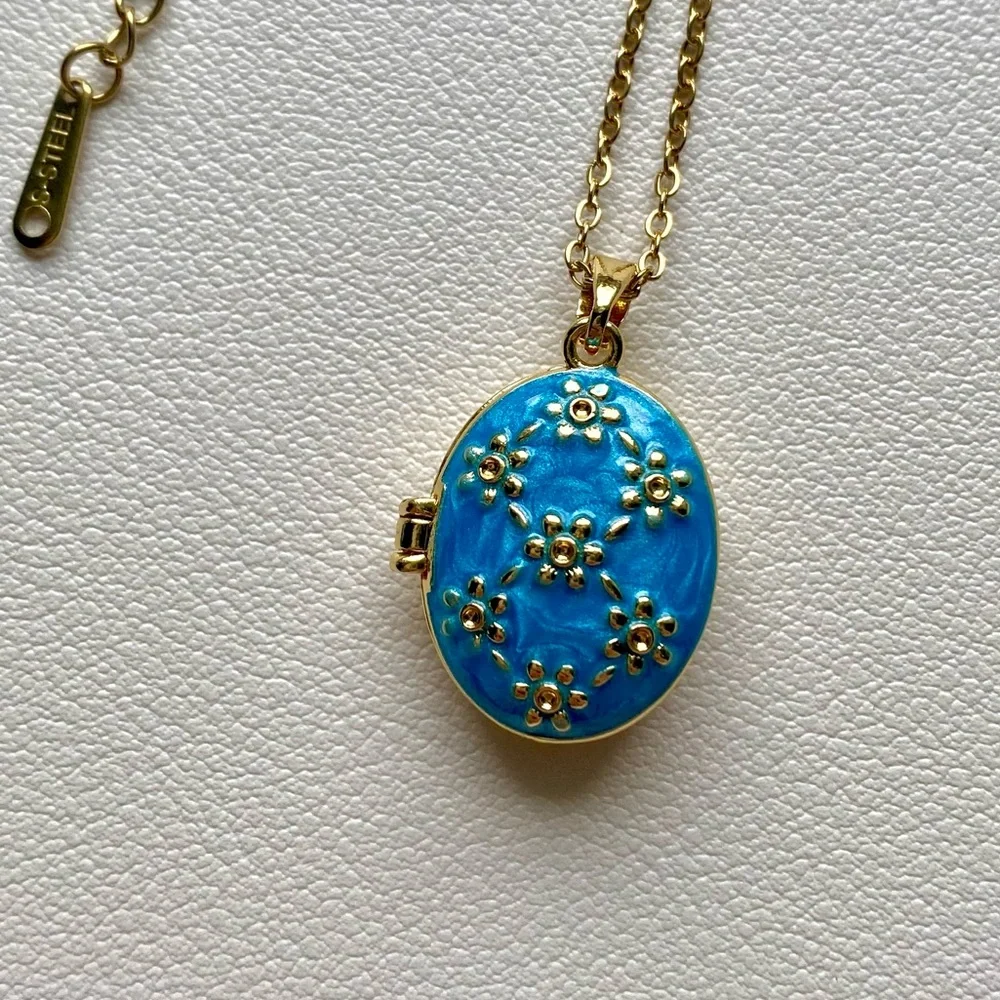 Elegant Blue and Gold Locket Necklace